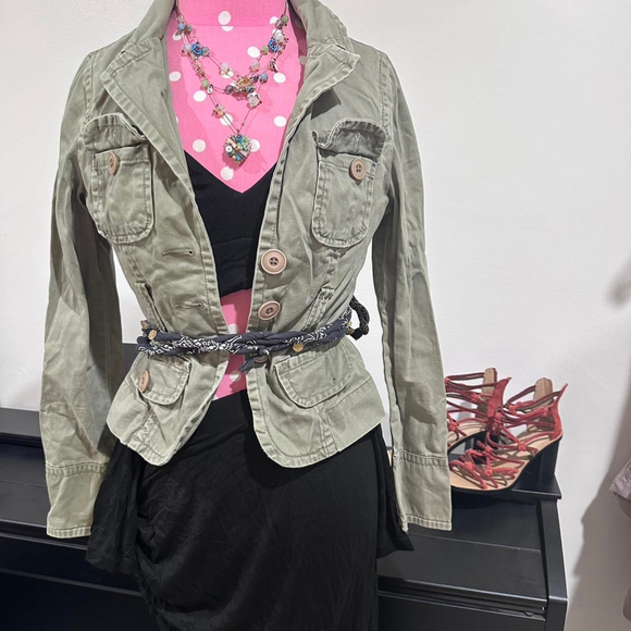 dresses - Picture 4 of 7